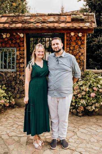 Talina und Nikola im Garten